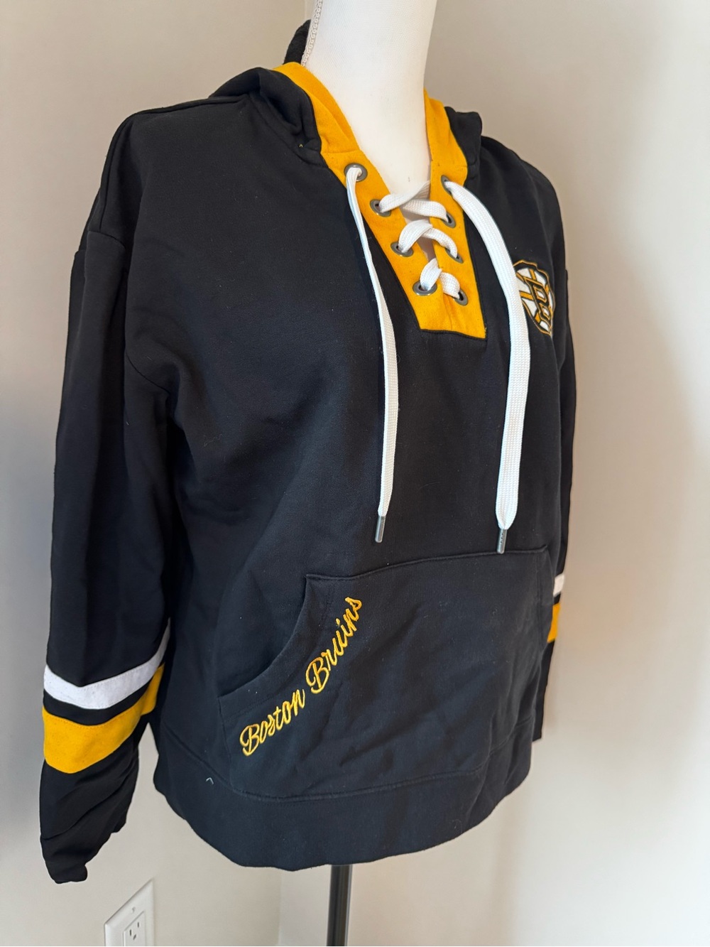 Fanatics Boston Bruins Women’s Lace-Up Hoodie Sweater - Size L - Picture 2 of 8